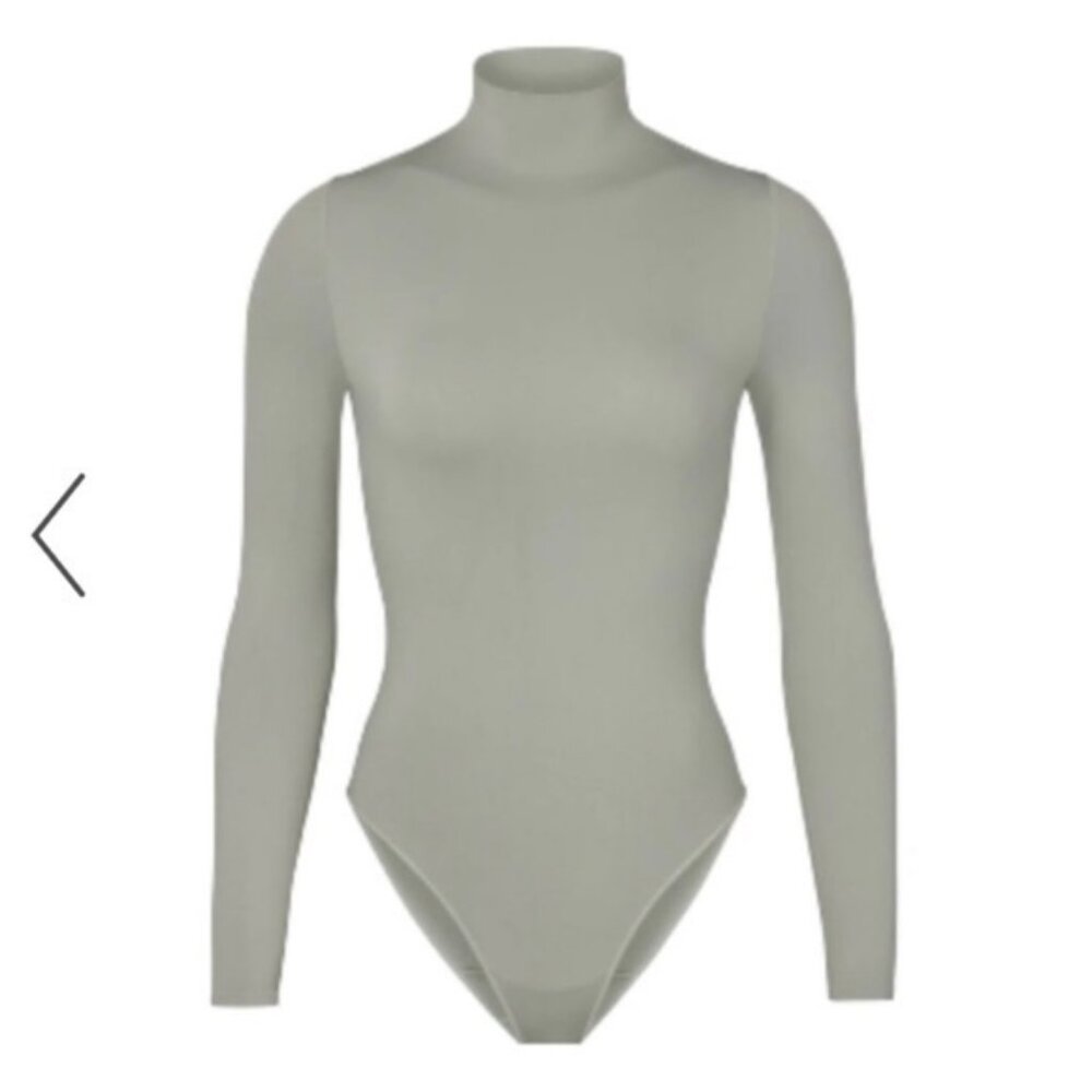 Skims essential mock neck long sleeve bodysuit agave size s/m